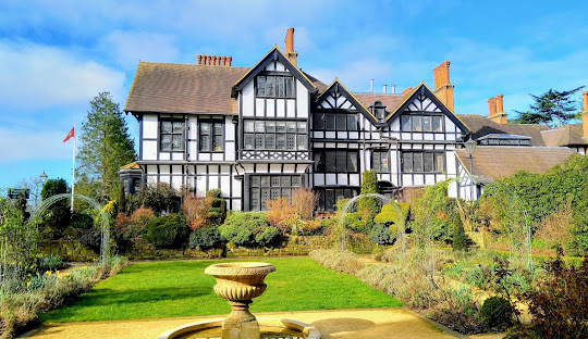 Builders working in Bushey, Hertfordshire